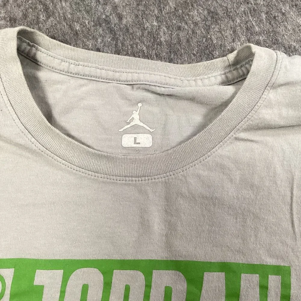 Jordan Men's T-Shirt Size L Gray Graphic‎ Print Short Sleeves Crew Neck Nike Air